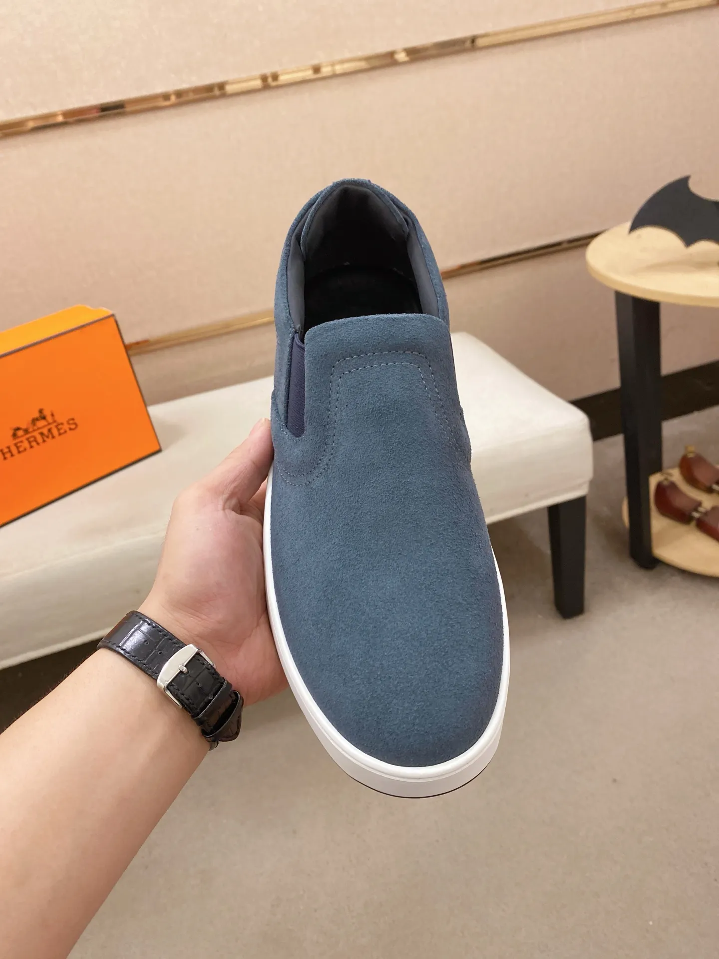 Men's clothing and shoes💰: 442💰《HERMES》【Classic original single version】Hermès; top 🔝purchase agent🔍🔍men's latest 🇺🇸 counter sales simultaneously, imported from Italy original ▲▲cowhide ▲▲ (high-end, nobility, class) ) Exquisite workmanship (Italian 🇮🇹 imported water-dyed 🐂 cowhide lining) sole: original sole provided by the original factory, ⚠️exclusive double-layer activity·TPR·rubber·combined molded outsole; super comfortable·wear-resistant·non-slip·environmental protection The real thing is more beautiful if you take the real thing (high quality, follow the order). You can enter and exit the counter at will * Number of yards: 38-44 (45 can be customized and cannot be returned or exchanged)
